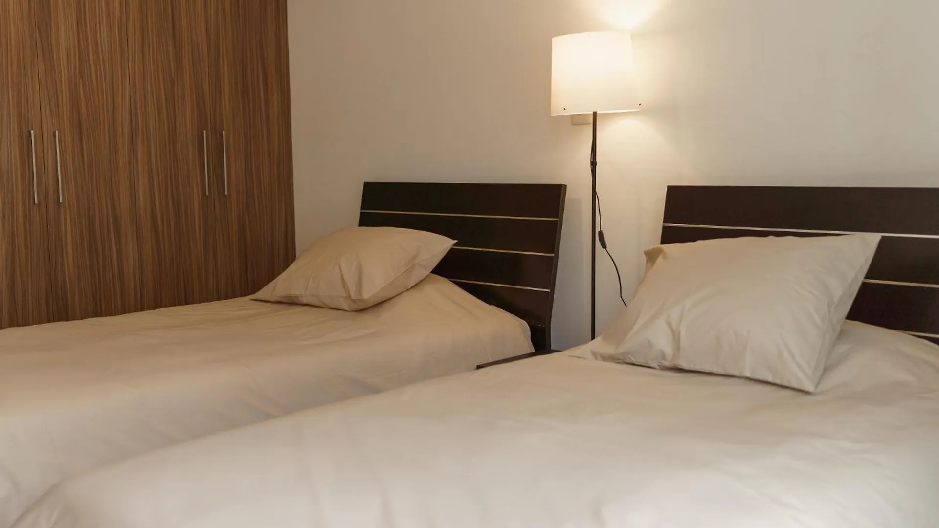 Halcyon Central Apartment 라르나카 0*,